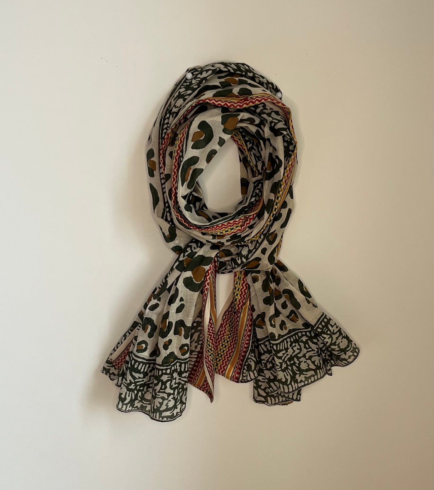 Echarpe en coton block print leopard kaki
