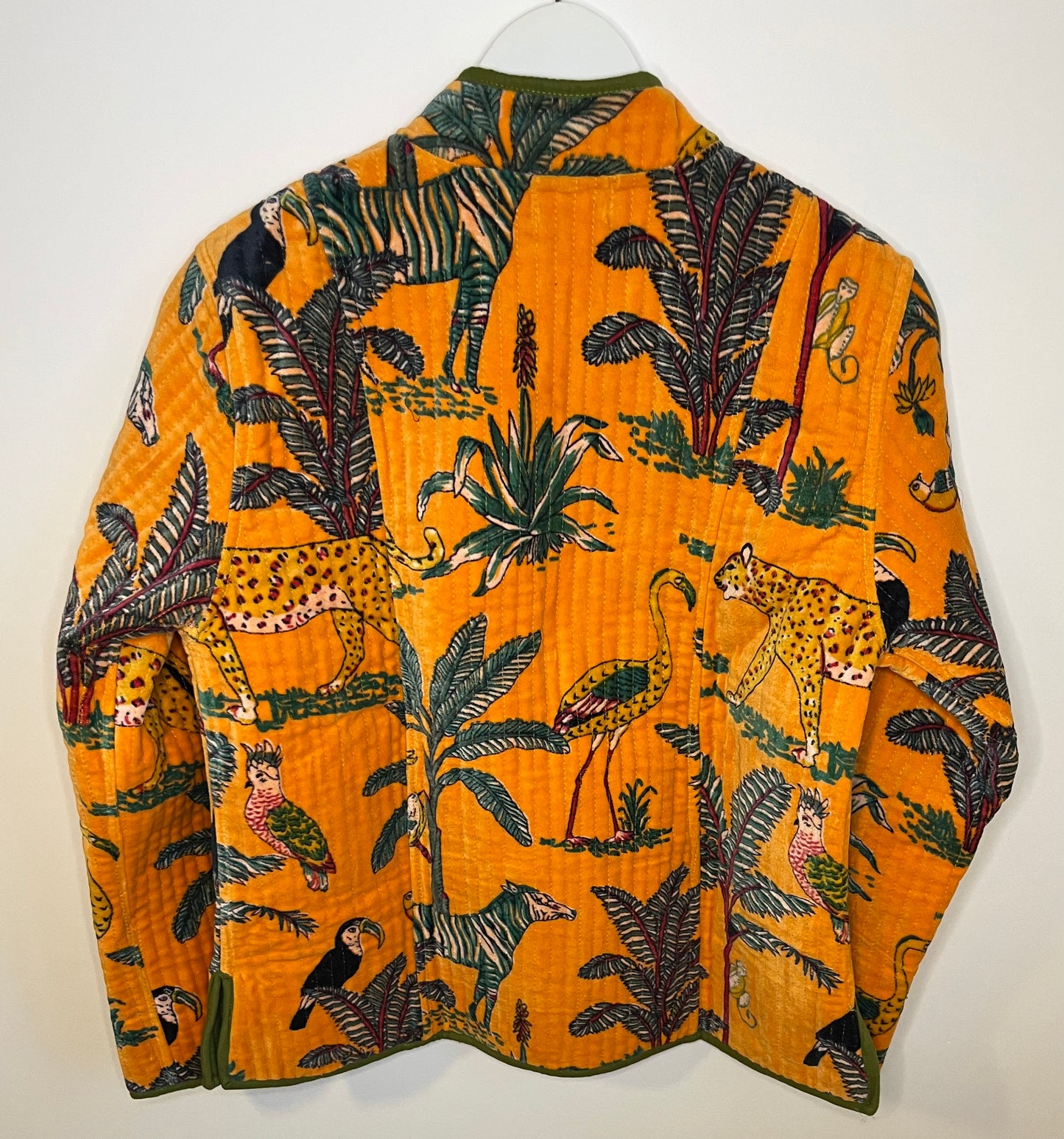 Veste velour motif panthere fond orange clair