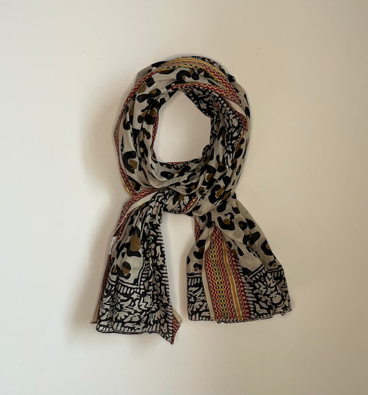 Echarpe en coton block print leopard  bordure noir